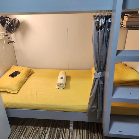 Sinhassan Dormitory Hostel Juhu Bombay Exterior foto