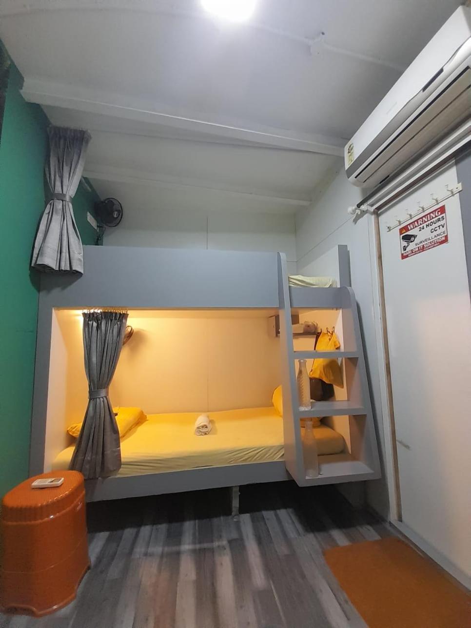 Sinhassan Dormitory Hostel Juhu Bombay Exterior foto